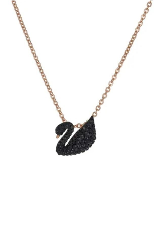 Chomel Shaped Pendant Necklace 