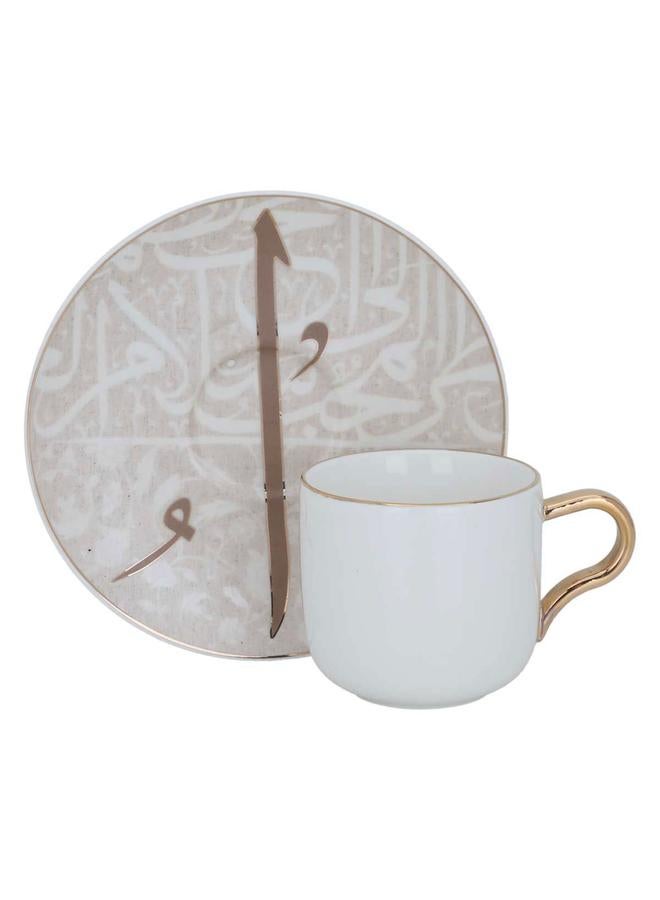 السيف  طقم فناجين قهوة بورسلين مع صحن محفور عليه حروف عربية باللون الذهبي 12 قطعة باللون الأبيض - Image 1