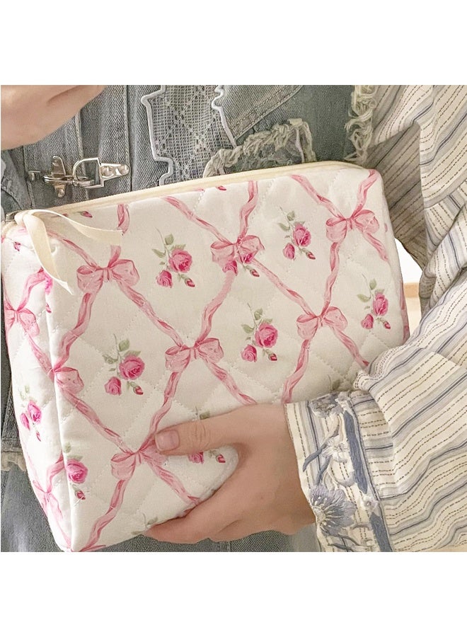 حقيبة مكياج كبيرة مبطنة من 3 قطع للنساء والفتيات، حقيبة مستحضرات تجميل قطنية جميلة مزينة بأزهار، حقائب أدوات الزينة المنظمة للسفر (أقواس وردية) - Image 5