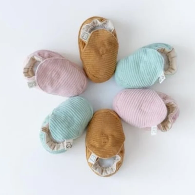 ماما يويو Velvet Booties - Mint - Non-Slip Sole