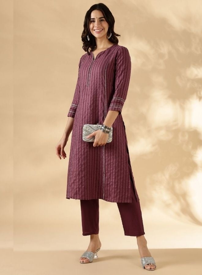 Abhishti Textured kurta with delicate lace detail on the neck, shoulder princess and sleeves with solid pant - Image 4