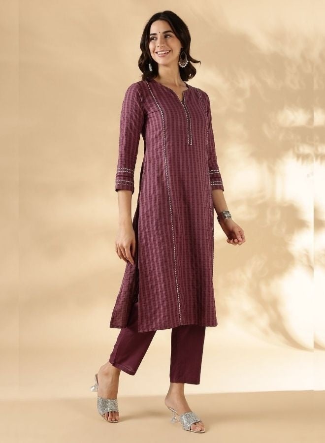 Abhishti Textured kurta with delicate lace detail on the neck, shoulder princess and sleeves with solid pant - Image 3
