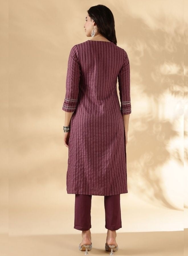 Abhishti Textured kurta with delicate lace detail on the neck, shoulder princess and sleeves with solid pant - Image 5