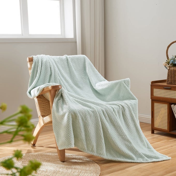 SUPER SOFT THROW BLANKET MINT PREMIUM SILKY FLANNEL FLEECE LEAVES PATTERN LIGHTWEIGHT BED BLANKET ALL SEASON USE MINT THROW50X60