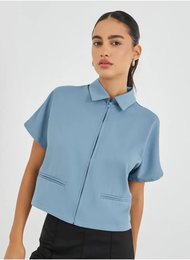 Styli Styli Solid Spread Collar Front Zipper Crop Shirt