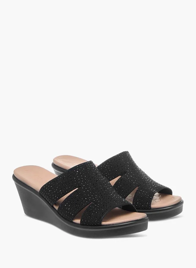 لو كونفورت صنادل نسائية سهلة الارتداء بكعب ويدج مزخرف