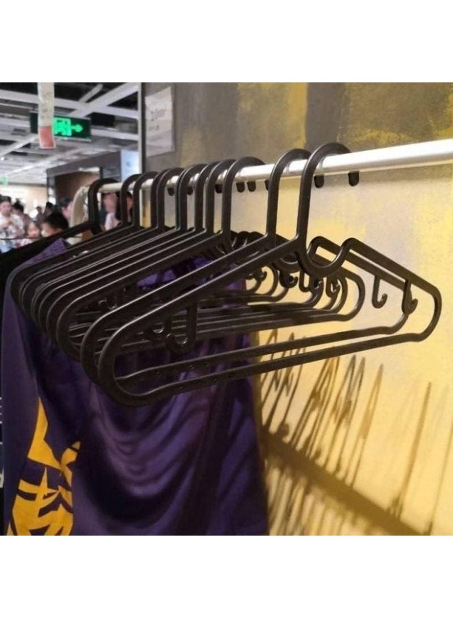 طقم شماعات وعلاقات ملابس بلاستيك قوية 10 قطع – شماعة هدوم مانعة للانزلاق لتنظيم خزانة ودولاب المنزل– علاقة هدوم متينة موفرة للمساحة للقمصان والبناطيل والفساتين – علاقات خزانة عالية الجودة لون أسود - Image 2