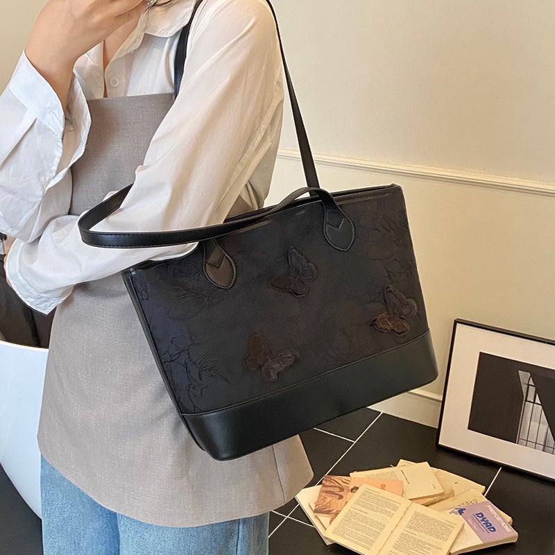Sweet Style Embossed Butterfly Embroidered Armpit Women'S Bag Large Capacity Versatile Commuter High-End Shoulder Bag - Image 5