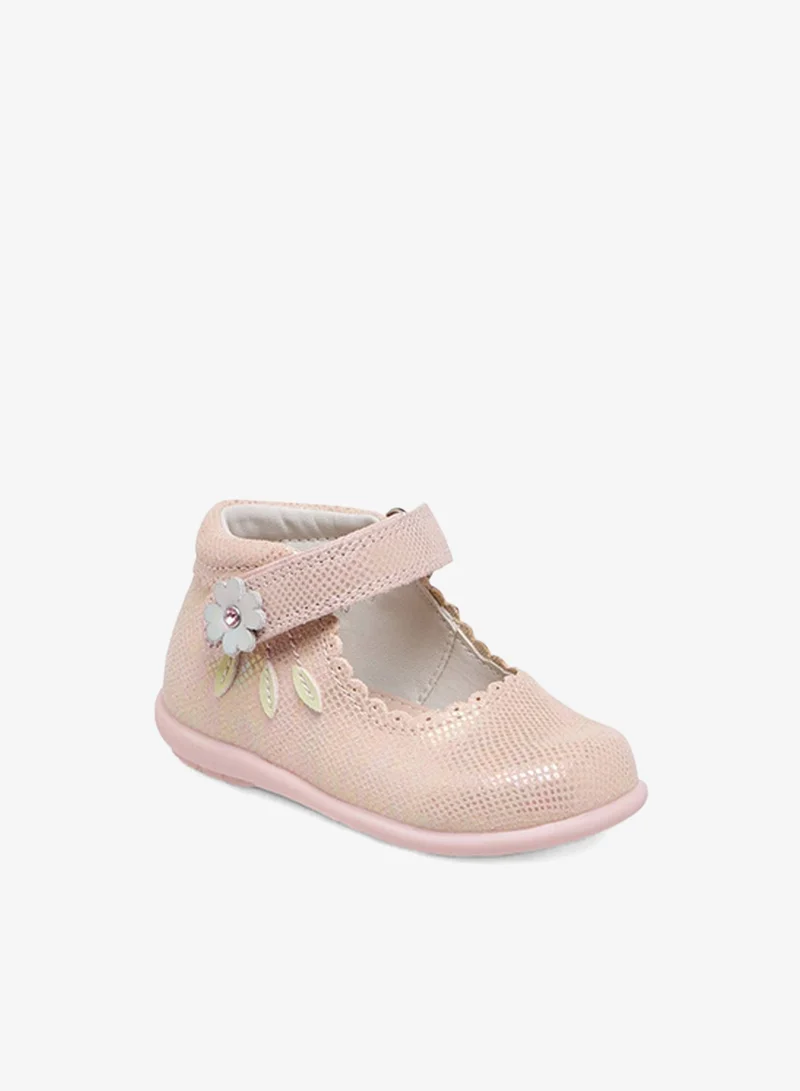 بيرفيت حذاء ماري جين بنقوش مع إغلاق بشريط لاصق