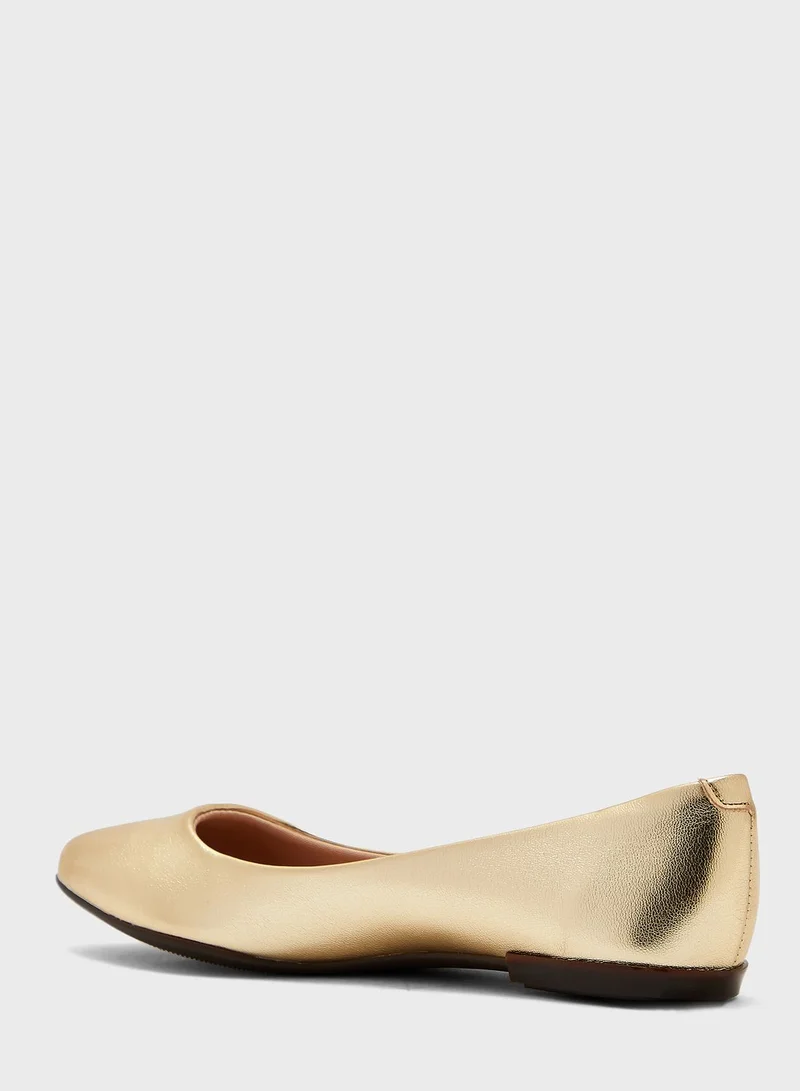 MOLECA Pointed Toe Ballerinas