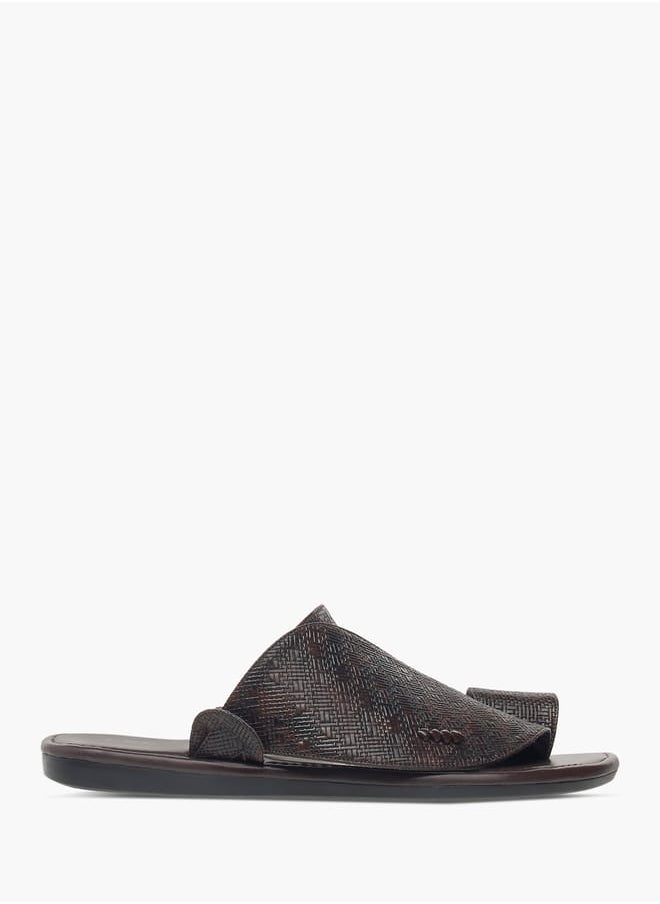 LBL by Shoexpress Men Textured Slip-On Arabic Sandals with Toe Loop Detail  - Image 2