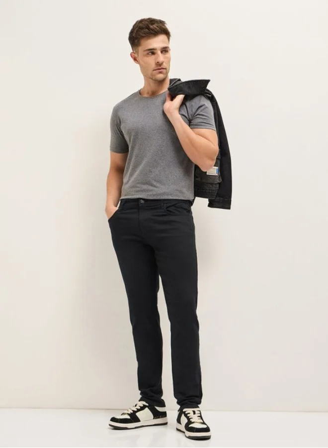 The Bear House  Men's Black Mid-Rise Slim Fit Jeans Classic Comfort With Modern Style, Perfect For Everyday Casual Looks And Effortless Streetwear Vibes for Men | Best Price UAE