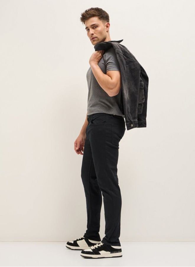 THE BEAR HOUSE Men's Black Mid-Rise Slim Fit Jeans Classic Comfort With Modern Style, Perfect For Everyday Casual Looks And Effortless Streetwear Vibes - Image 3