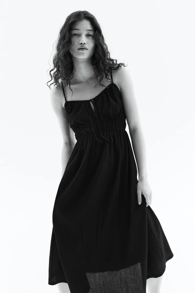 اتش اند ام فستان من الجيرسيه المجعّد