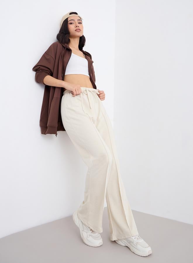 ستايلي جوغر بأرجل واسعة وتفاصيل محزوزة - Image 1