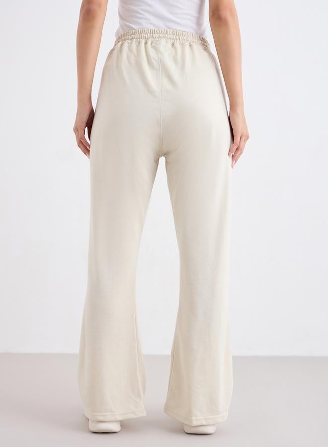 ستايلي جوغر بأرجل واسعة وتفاصيل محزوزة - Image 4