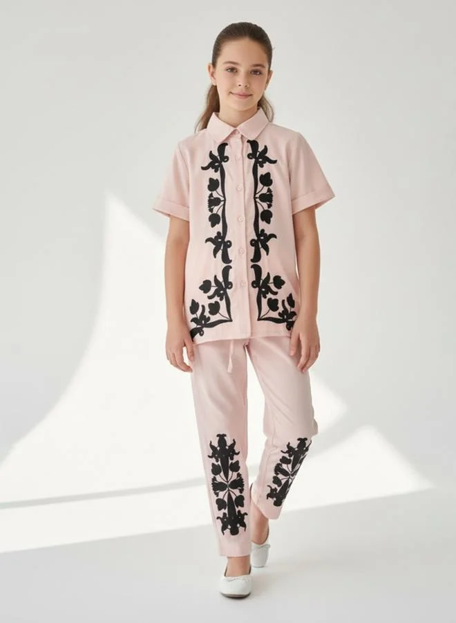 بيلا مودا Girls Pink Embroidered Short Sleeves Shirt And Trousers Set