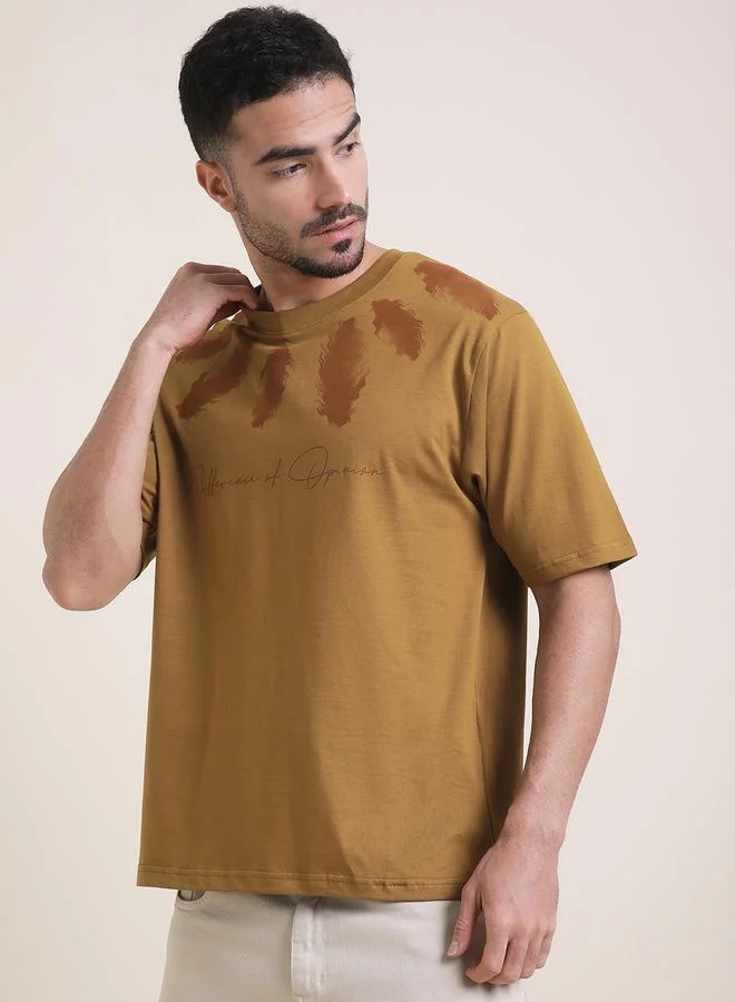 ديفيرينس أوف أوبينيون تيشيرت مطبع بياقة دائرية وقصة واسعة للرجال