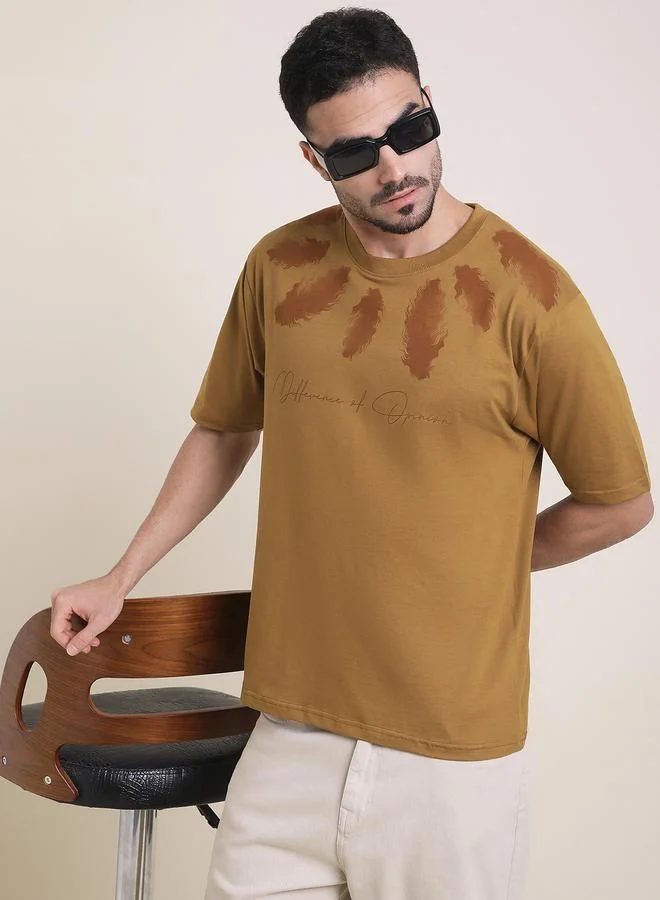 ديفيرينس أوف أوبينيون تيشيرت مطبع بياقة دائرية وقصة واسعة للرجال