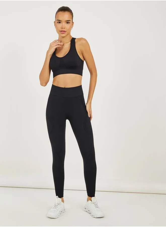 ستايلي Tonal Textured Inserts Back Peep Racerback Sports Bra and Leggings Set