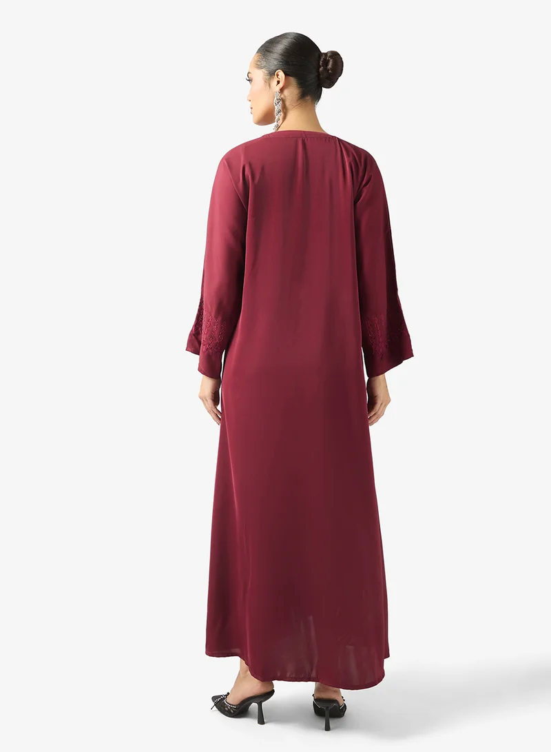 خزانة عباية وشيلة مطرزة