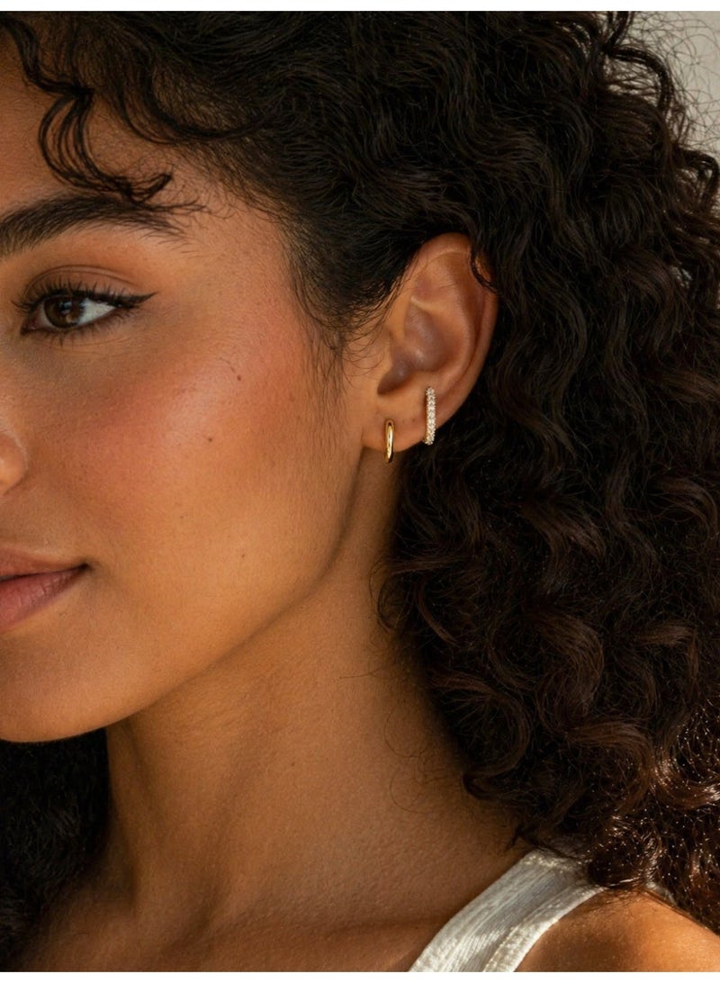 حلق ذهبى مميز بشكل رقيق ومزينة بفصوص صغيرة لامعة. - Image 3