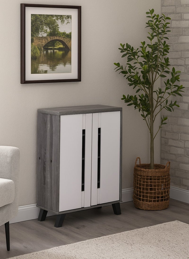 اي اف تي خزانة أحذية حديثة ذات لونين مع بابين - تصميم متين من ألواح الحبيبات. خزانة أحذية مصنوعة من لوح حبيبي بلونين مع بابين - حل تخزين أنيق. مثالي لأي مدخل أو غرفة معيشة أو غرفة طعام أو غرف نوم. تصميم موفر للمساحة، قم بتنظيم حذائك دون عناء. (باب رمادي فاتح/إطار من خشب البلوط) عرفان - Image 1