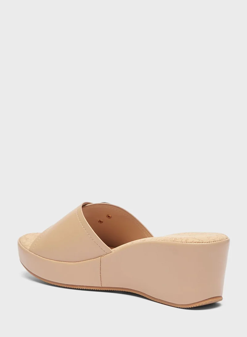لو كونفورت Single Strap Wedge Sandal