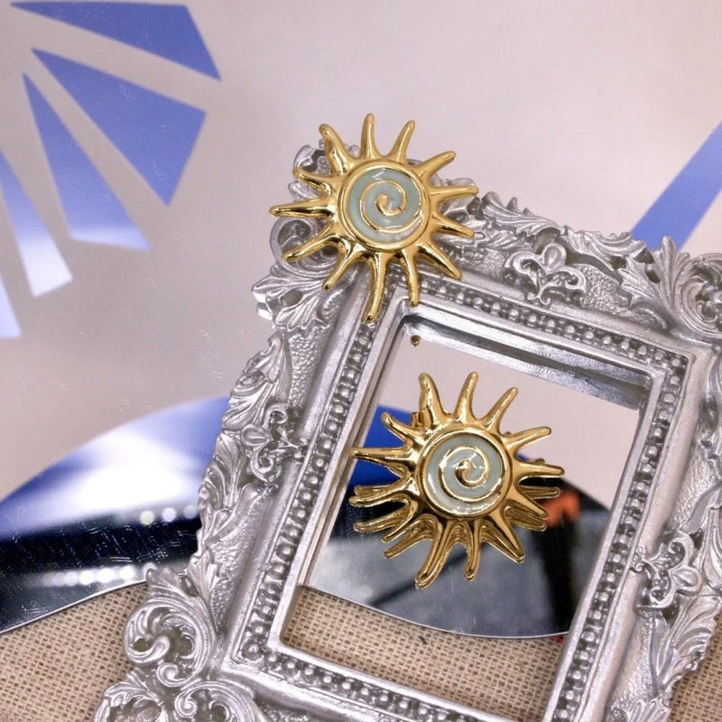 حلق إستانليس ستيل ذهبي × أزرق شكل شمس - Image 3