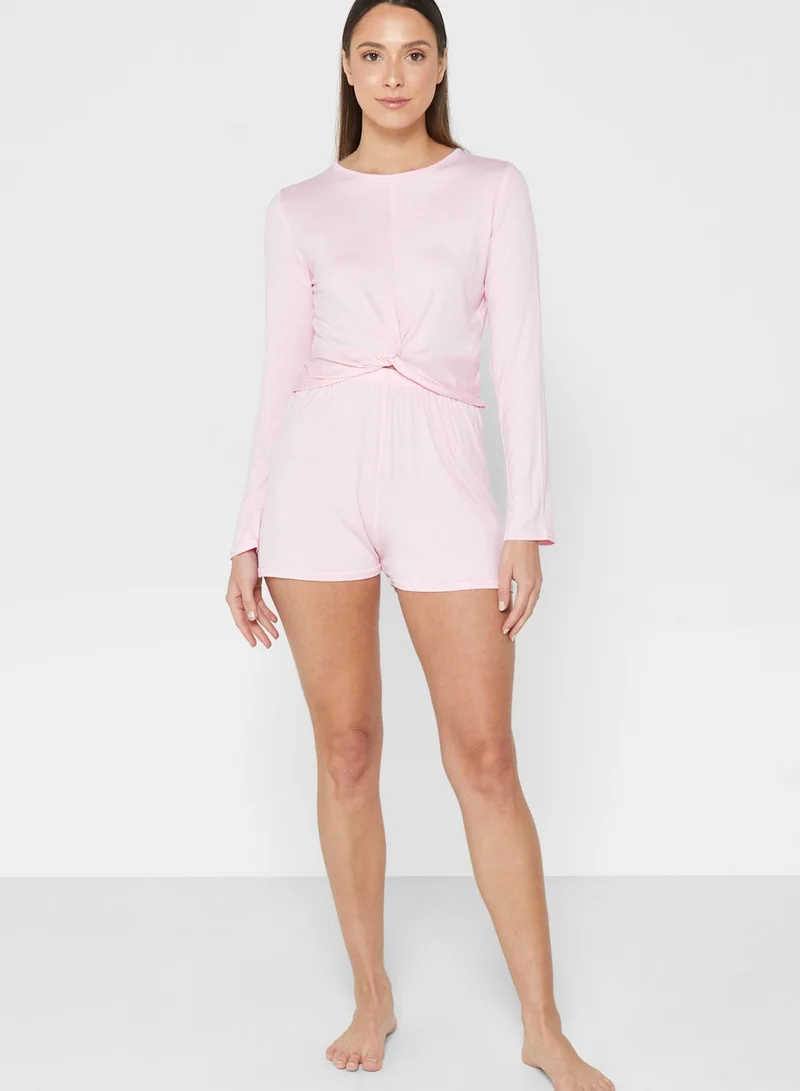 I SAW IT FIRST Knot Detail Top & Shorts Set
