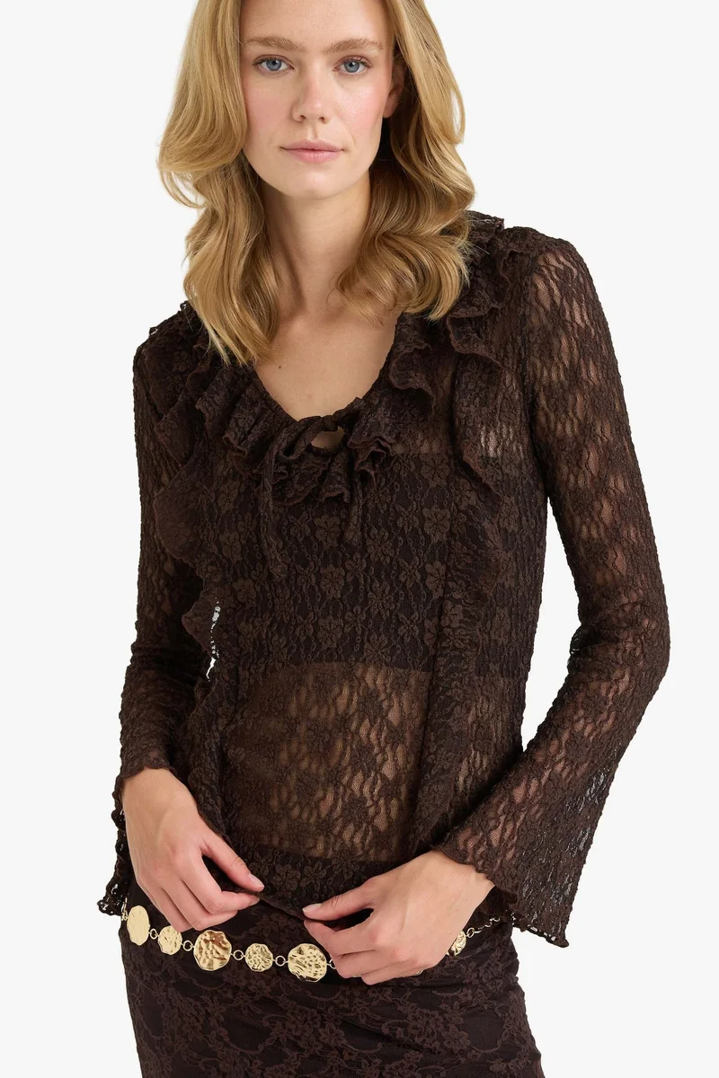 ديفاكتو Fitted V-Neck Ruffle Lace Long Sleeve Blouse