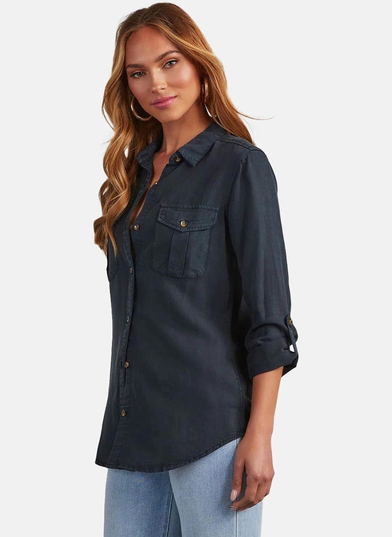 يونيكي قمصان كلاسيكية بأزرار وياقة واسعة وأكمام طويلة باللون الكحلي - Image 1