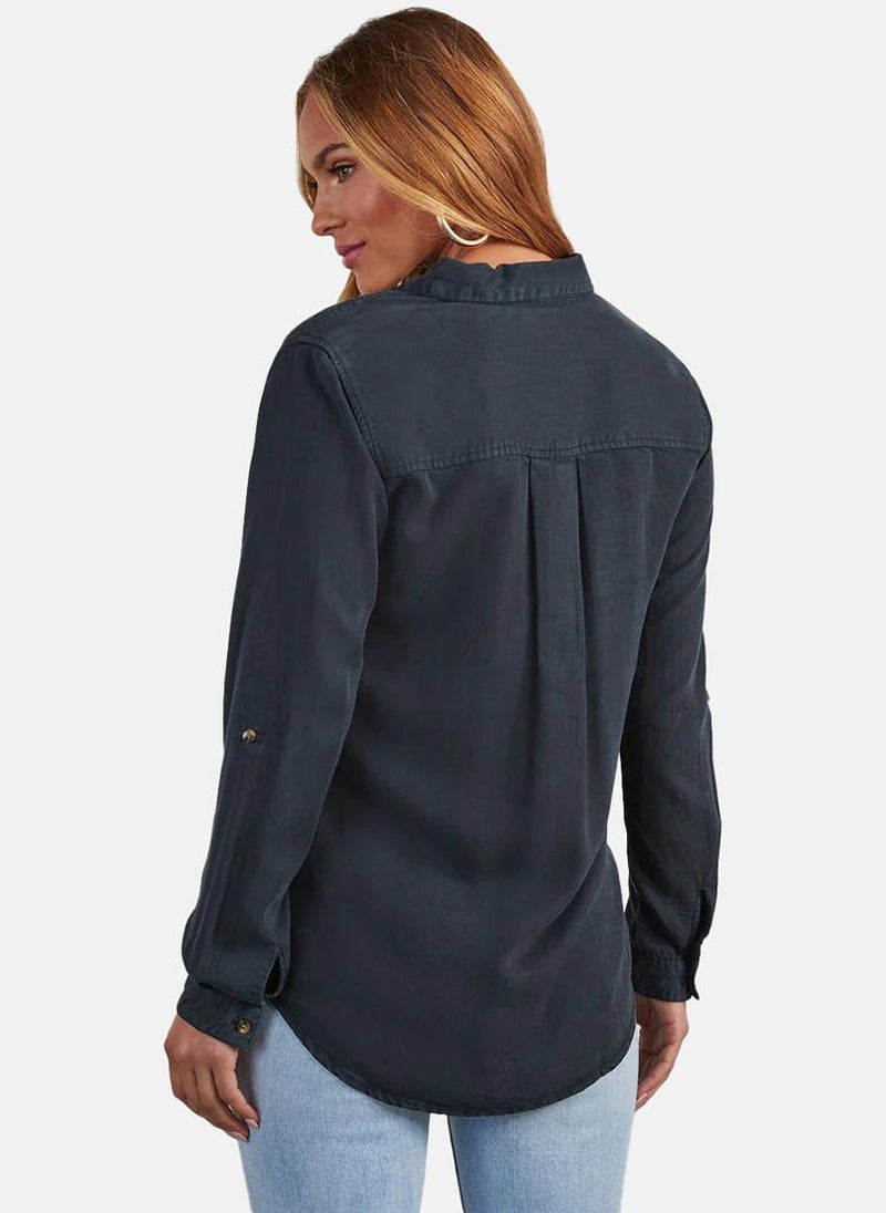 يونيكي قمصان كلاسيكية بأزرار وياقة واسعة وأكمام طويلة باللون الكحلي - Image 2