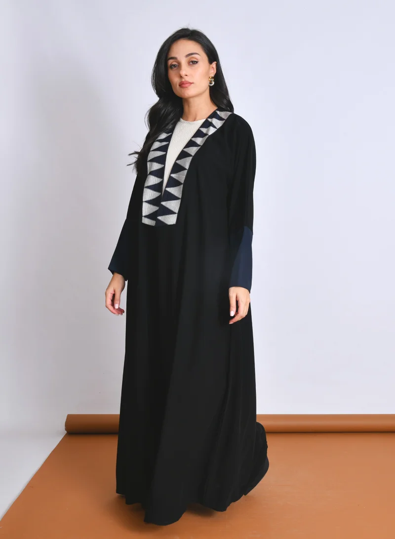 HAWRAA ABAYA Black quarter-cloche abaya with elegant embroidery and navy stretch sleeve details