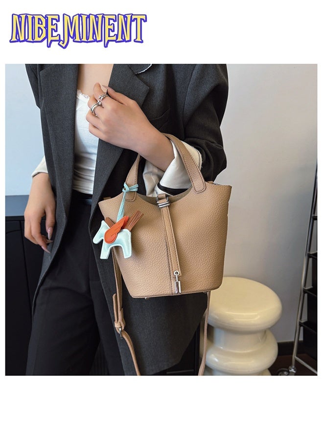 NIBEMINENT حقيبة ساتشيل بتصميم بسيط مزينة بتصميم باتش وورك نمط ليتشي الكلاسيكي الشهير تشمل قلادة بوني ومحفظة - Image 4