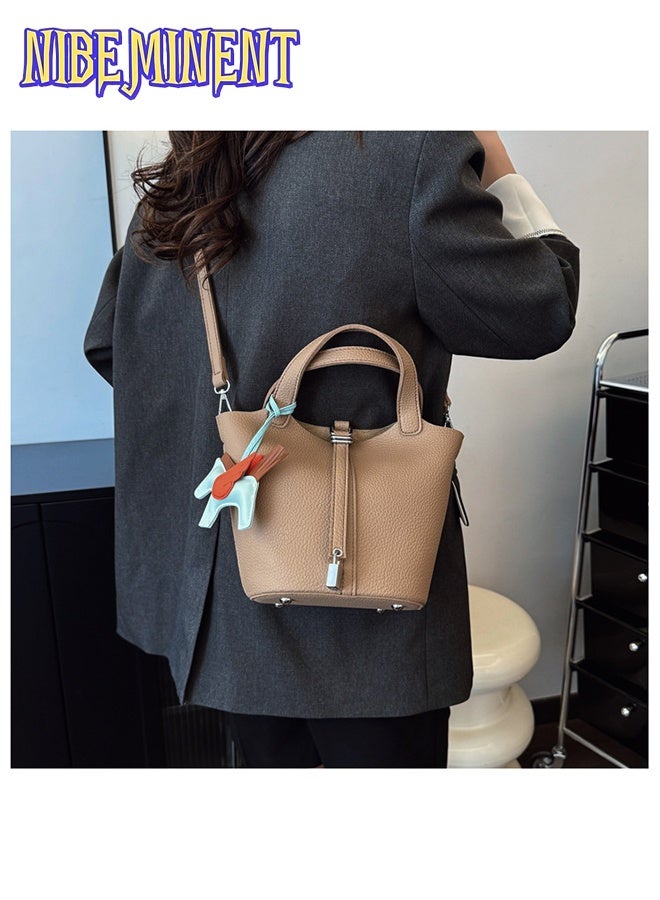 NIBEMINENT حقيبة ساتشيل بتصميم بسيط مزينة بتصميم باتش وورك نمط ليتشي الكلاسيكي الشهير تشمل قلادة بوني ومحفظة - Image 3