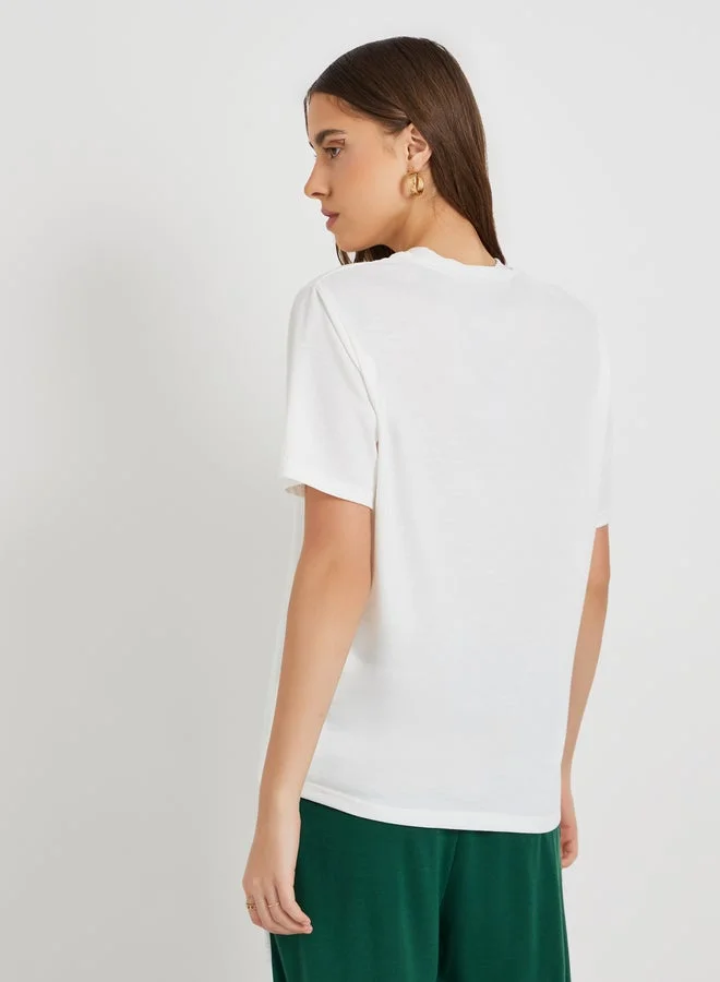 تايك تو تيشيرت قطن مطرز برقبة مستديرة وأكمام قصيرة