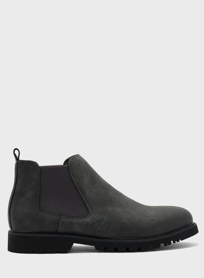 سفنتي فايف Faux Suede Chelsea Boots
