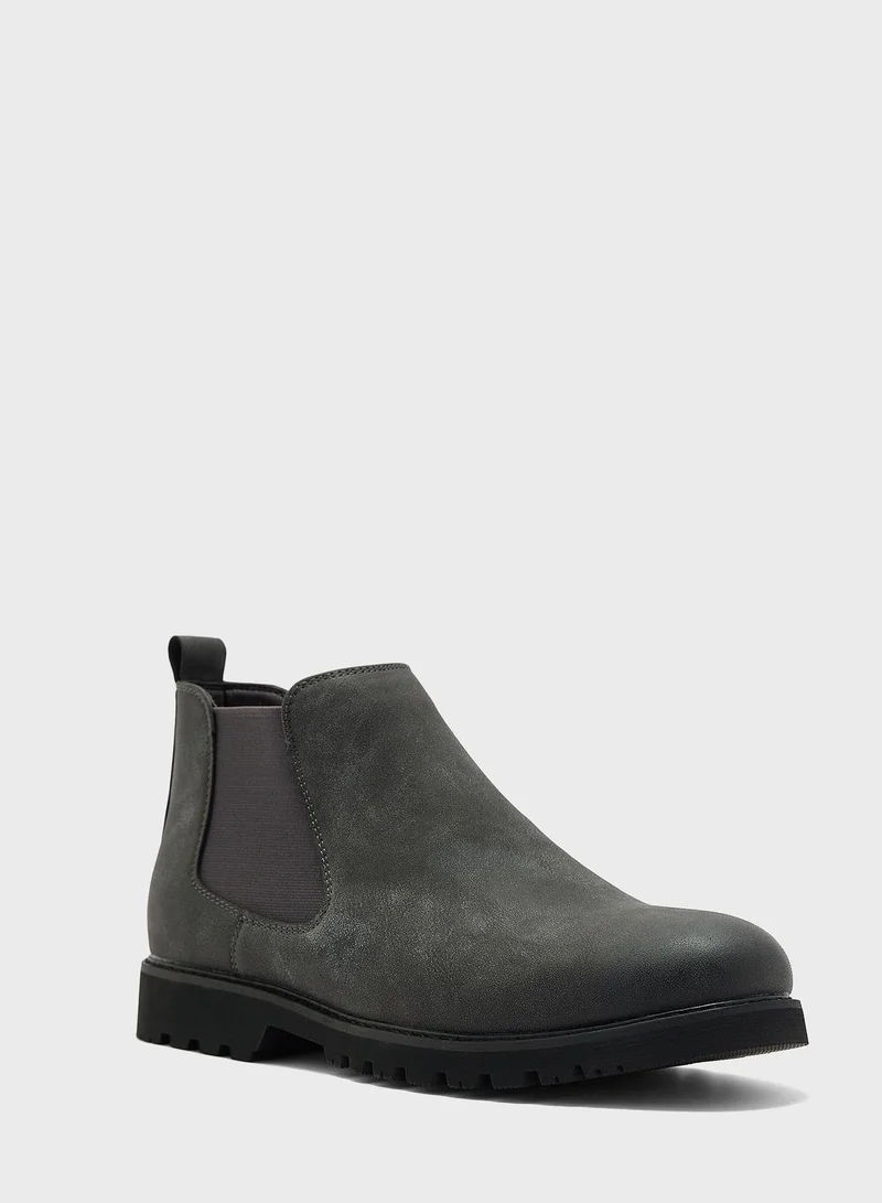 سفنتي فايف Faux Suede Chelsea Boots