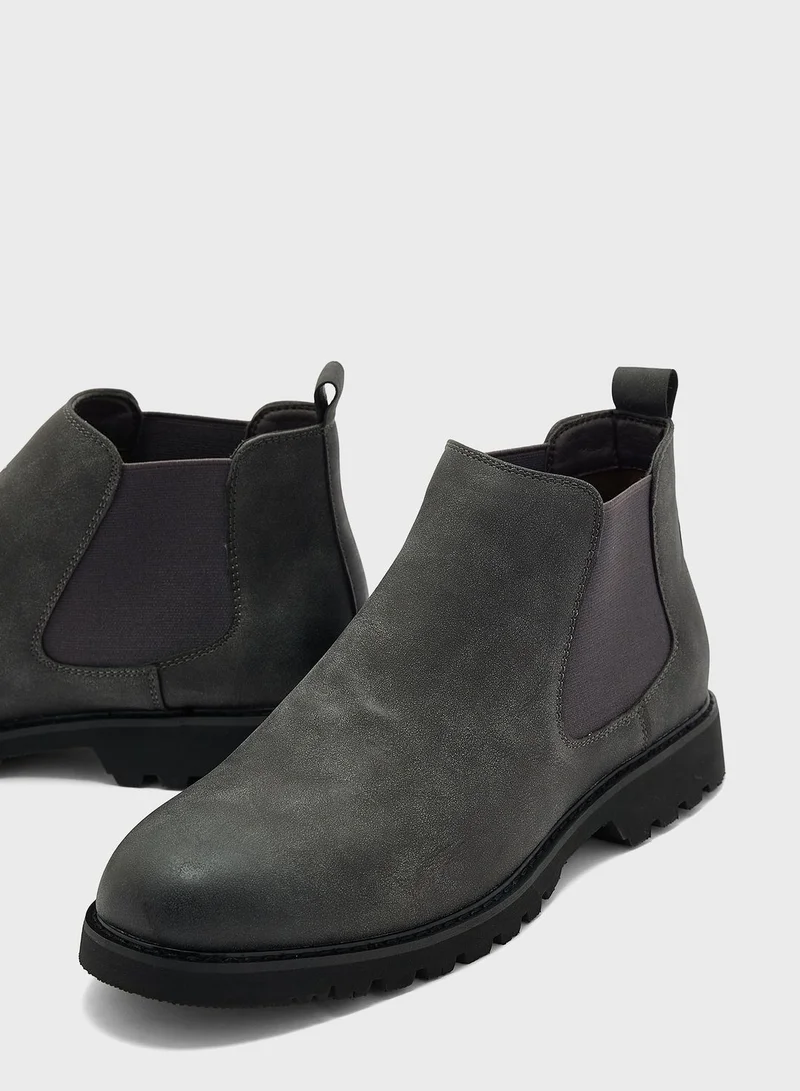 سفنتي فايف Faux Suede Chelsea Boots