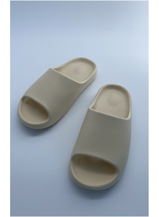 Miniso Slip into comfort with these off-white coconut cushioned thick slippers, size 39-40. 