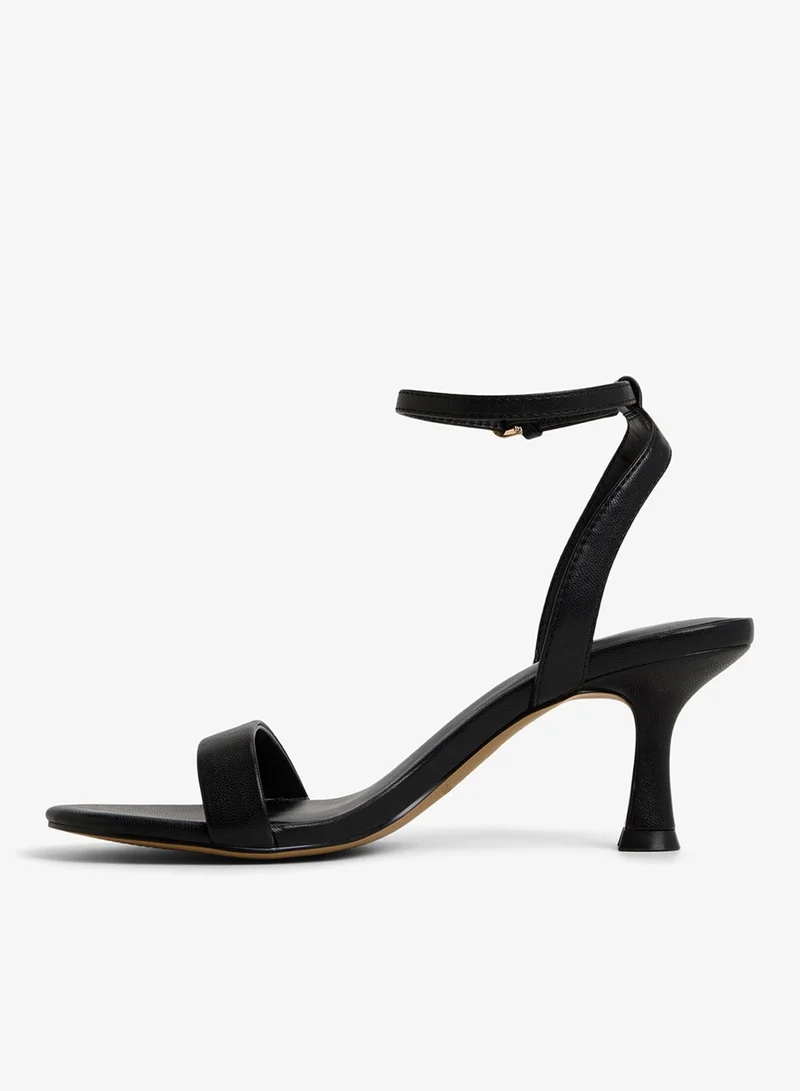 كول ات سبرنج صنادل بكعب مدبب من ماديلين