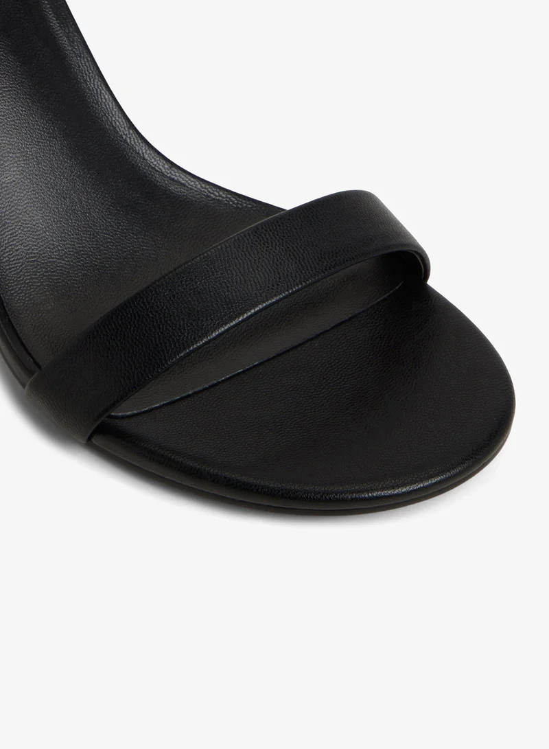 كول ات سبرنج صنادل بكعب مدبب من ماديلين