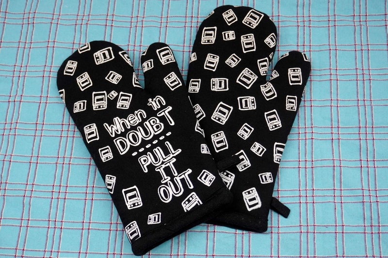 CRAZYWEAVES Oven Gloves Set of 2 |100% Cotton Heat Resistant Kitchen Mitts for Cooking, Baking & Microwave | Thick Padded Cotton Oven Mittens for Handling Hot Pots, OTG & Grill (Black Printed) - Image 4
