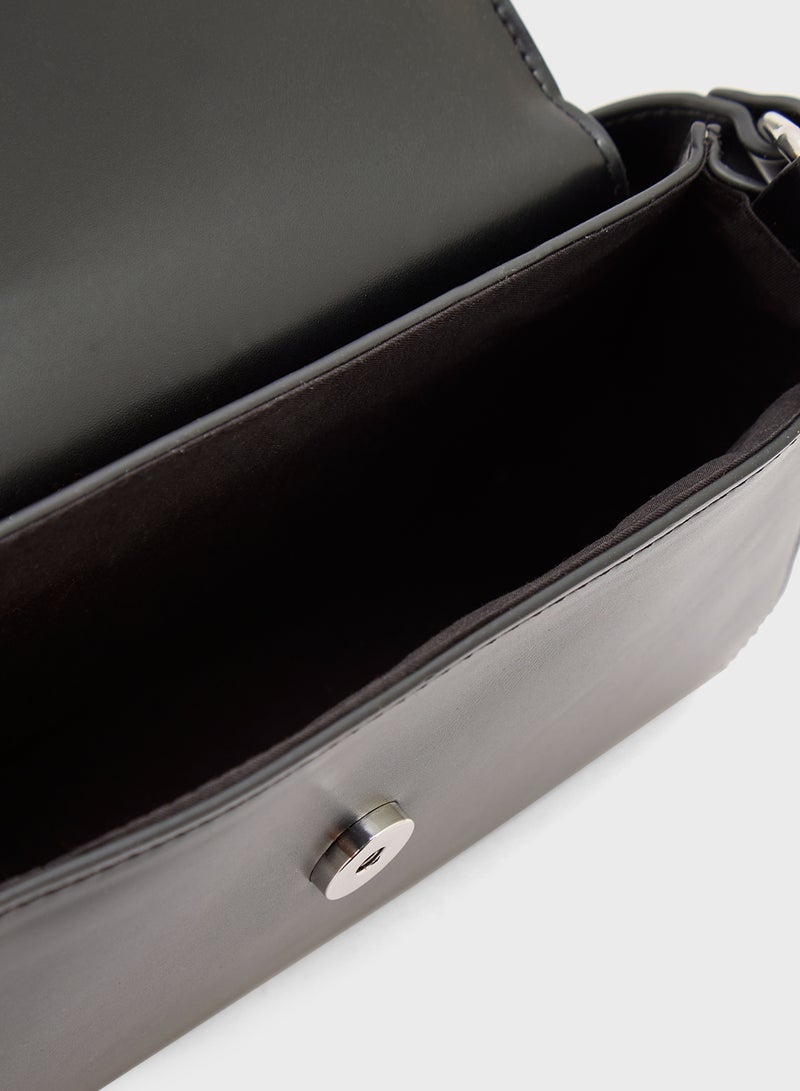 ايلا حقيبة كتف غير متماثلة - Image 5