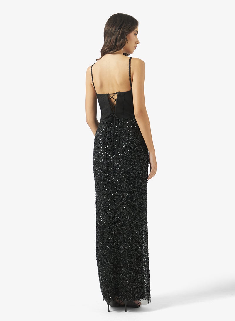 نمشي x فستان مطرز بالخرز بياقة كورست - Image 2