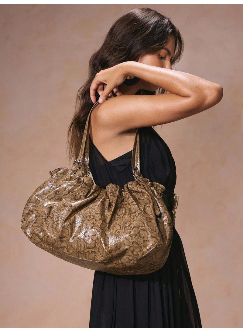 شنطة يد نسائية توت كبيرة بتصميم ناعم مع إغلاق برباط شد ومقابض طويلة للاستخدام اليومي والعمل - Image 5