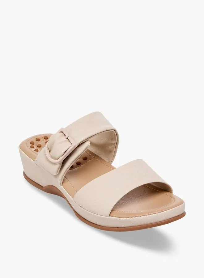 لو كونفورت Women Buckle Detail Wedge Heel Sandals