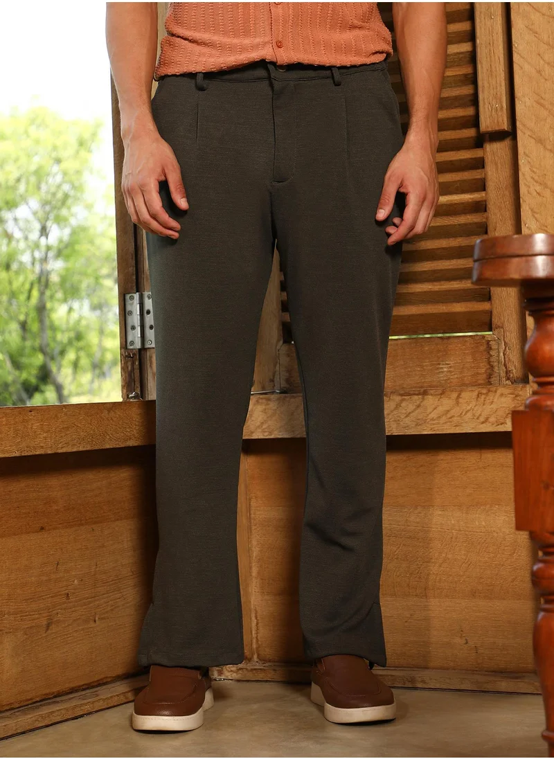 كامبوس سوترا Campus Sutra Men's Sacramento Green Micro-Waffle Straight-Leg Trousers For Casual Wear | Mid-Rise | Straight Fit | Button Closure | Trousers Crafted With Comfort Fit For Everyday Wear