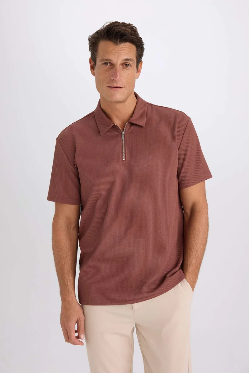 ديفاكتو Regular Fit Half Zip-Up Pleated Polo T-Shirt